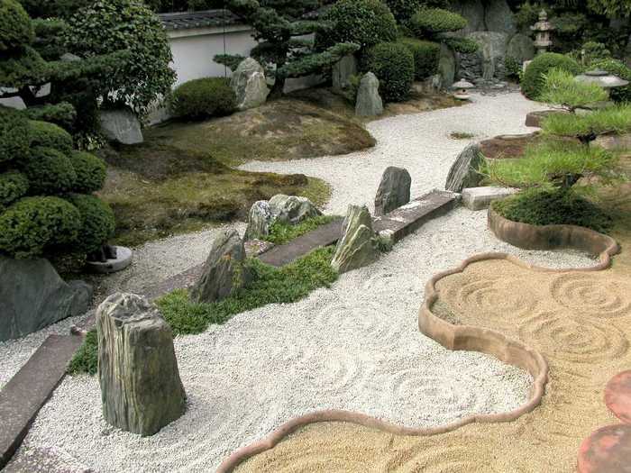 сад камней в японском саду