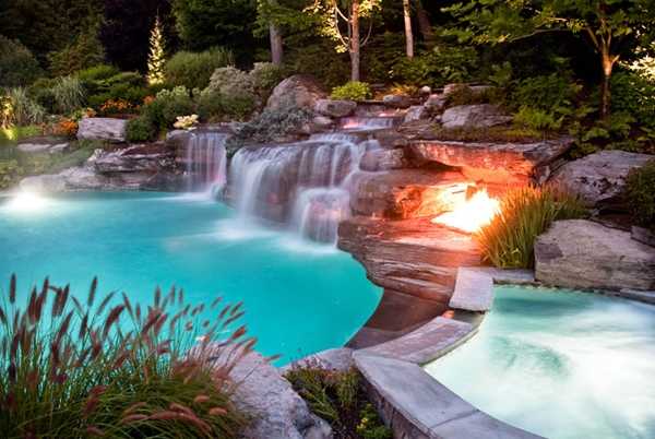 бассейн из природного камня