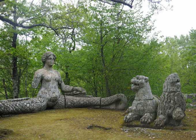 Священный лес Сакро Боско, каменные скульптуры